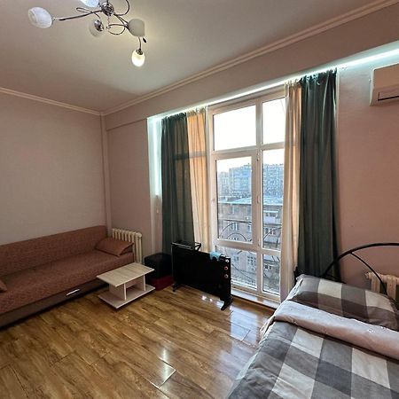 1-Room Apart. 21 On Usenbaeva 52 Near Eurasia Shopping Center Μπισκέκ Εξωτερικό φωτογραφία